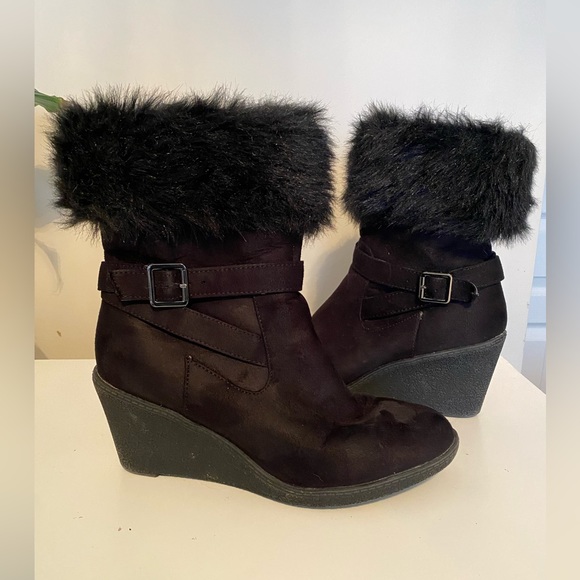 Black Fur Wedge Winter Boots - Picture 4 of 4